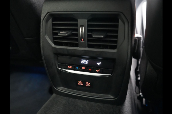 BMW 3 Serie Touring 330e Sportline PHEV 293pk Dealer O.H | Trekhaak Af Fabriek | Camera | Cruise Control | Lederen Sportstoelen Verwarmd | Apple Carplay | Virtual | Navigatie | Sfeerverlichting | DAB | 17"L.M |