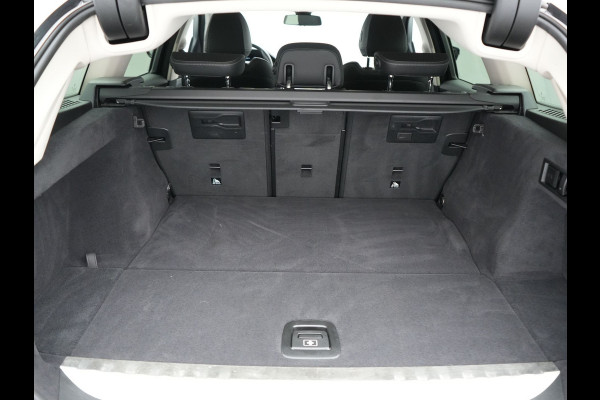 BMW 3 Serie Touring 330e Sportline PHEV 293pk Dealer O.H | Trekhaak Af Fabriek | Camera | Cruise Control | Lederen Sportstoelen Verwarmd | Apple Carplay | Virtual | Navigatie | Sfeerverlichting | DAB | 17"L.M |