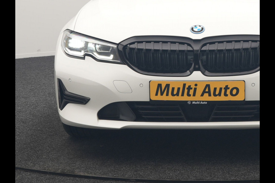 BMW 3 Serie Touring 330e Sportline PHEV 293pk | Trekhaak Af Fabriek | Adaptive Cruise | Head Up | 360 Camera | Lederen Sportstoelen Verwarmd | BLIS | Apple Carplay | Navigatie | DAB | Plug In Hybrid |