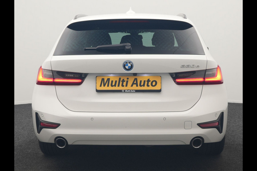 BMW 3 Serie Touring 330e Sportline PHEV 293pk | Trekhaak Af Fabriek | Adaptive Cruise | Head Up | 360 Camera | Lederen Sportstoelen Verwarmd | BLIS | Apple Carplay | Navigatie | DAB | Plug In Hybrid |