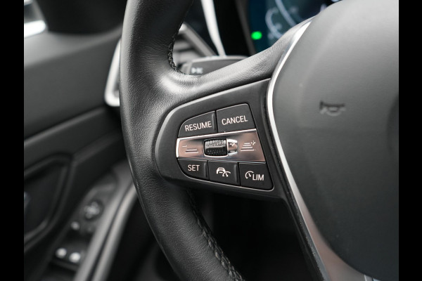 BMW 3 Serie Touring 330e Sportline PHEV 293pk | Trekhaak Af Fabriek | Adaptive Cruise | Head Up | 360 Camera | Lederen Sportstoelen Verwarmd | BLIS | Apple Carplay | Navigatie | DAB | Plug In Hybrid |
