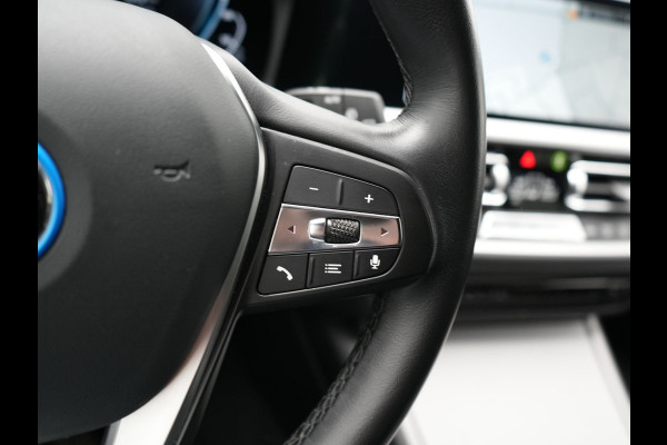 BMW 3 Serie Touring 330e Sportline PHEV 293pk | Trekhaak Af Fabriek | Adaptive Cruise | Head Up | 360 Camera | Lederen Sportstoelen Verwarmd | BLIS | Apple Carplay | Navigatie | DAB | Plug In Hybrid |
