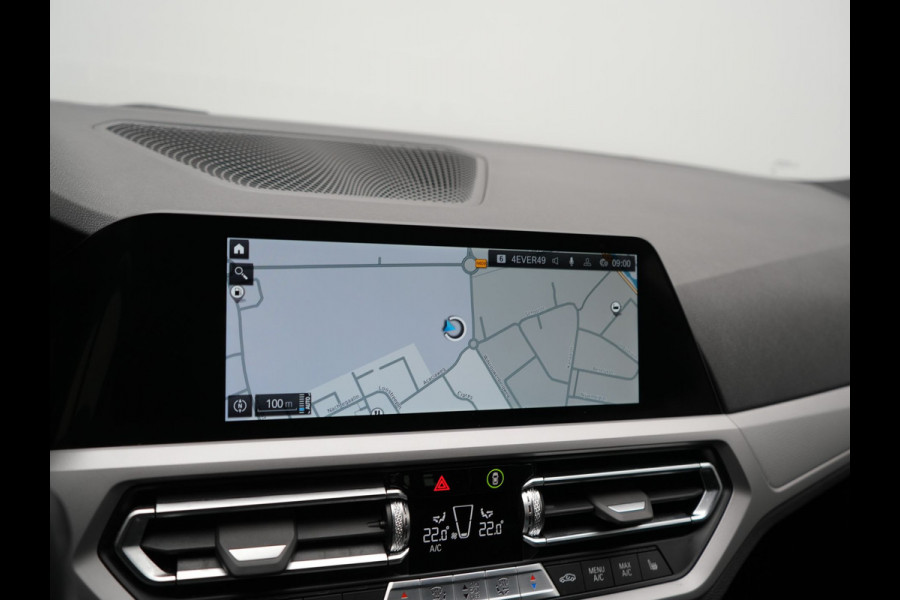 BMW 3 Serie Touring 330e Sportline PHEV 293pk | Trekhaak Af Fabriek | Adaptive Cruise | Head Up | 360 Camera | Lederen Sportstoelen Verwarmd | BLIS | Apple Carplay | Navigatie | DAB | Plug In Hybrid |