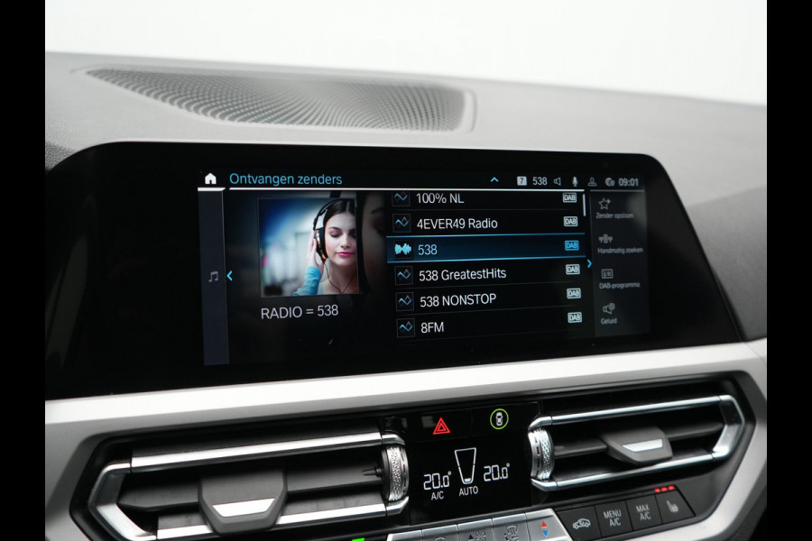 BMW 3 Serie Touring 330e Sportline PHEV 293pk | Trekhaak Af Fabriek | Adaptive Cruise | Head Up | 360 Camera | Lederen Sportstoelen Verwarmd | BLIS | Apple Carplay | Navigatie | DAB | Plug In Hybrid |