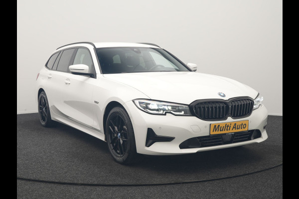 BMW 3 Serie Touring 330e Sportline PHEV 293pk | Trekhaak Af Fabriek | Adaptive Cruise | Head Up | 360 Camera | Lederen Sportstoelen Verwarmd | BLIS | Apple Carplay | Navigatie | DAB | Plug In Hybrid |