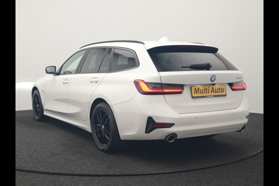 BMW 3 Serie Touring 330e Sportline PHEV 293pk | Trekhaak Af Fabriek | Adaptive Cruise | Head Up | 360 Camera | Lederen Sportstoelen Verwarmd | BLIS | Apple Carplay | Navigatie | DAB | Plug In Hybrid |