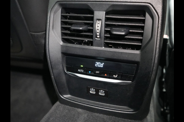 BMW 3 Serie Touring 330e Sportline PHEV 293pk | Trekhaak Af Fabriek | Adaptive Cruise | Head Up | 360 Camera | Lederen Sportstoelen Verwarmd | BLIS | Apple Carplay | Navigatie | DAB | Plug In Hybrid |