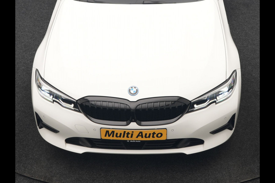 BMW 3 Serie Touring 330e Sportline PHEV 293pk | Trekhaak Af Fabriek | Adaptive Cruise | Head Up | 360 Camera | Lederen Sportstoelen Verwarmd | BLIS | Apple Carplay | Navigatie | DAB | Plug In Hybrid |