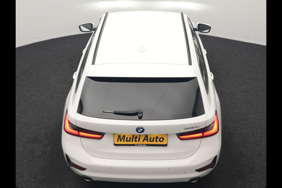 BMW 3 Serie Touring 330e Sportline PHEV 293pk | Trekhaak Af Fabriek | Adaptive Cruise | Head Up | 360 Camera | Lederen Sportstoelen Verwarmd | BLIS | Apple Carplay | Navigatie | DAB | Plug In Hybrid |