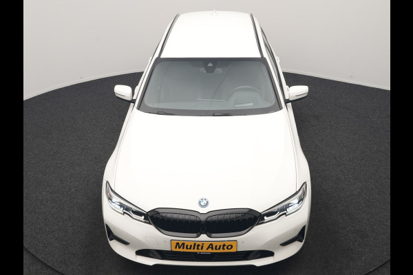 BMW 3 Serie Touring 330e Sportline PHEV 293pk | Trekhaak Af Fabriek | Adaptive Cruise | Head Up | 360 Camera | Lederen Sportstoelen Verwarmd | BLIS | Apple Carplay | Navigatie | DAB | Plug In Hybrid |