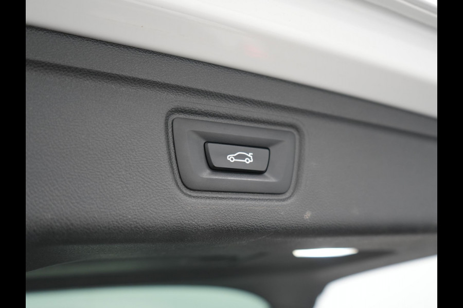 BMW 3 Serie Touring 330e Sportline PHEV 293pk | Trekhaak Af Fabriek | Adaptive Cruise | Head Up | 360 Camera | Lederen Sportstoelen Verwarmd | BLIS | Apple Carplay | Navigatie | DAB | Plug In Hybrid |