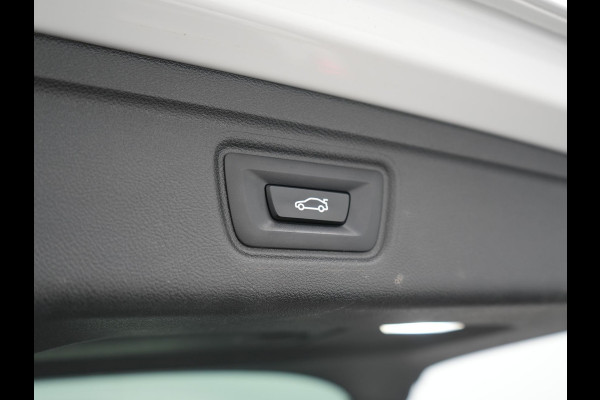 BMW 3 Serie Touring 330e Sportline PHEV 293pk | Trekhaak Af Fabriek | Adaptive Cruise | Head Up | 360 Camera | Lederen Sportstoelen Verwarmd | BLIS | Apple Carplay | Navigatie | DAB | Plug In Hybrid |