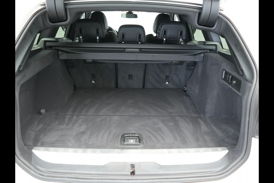 BMW 3 Serie Touring 330e Sportline PHEV 293pk | Trekhaak Af Fabriek | Adaptive Cruise | Head Up | 360 Camera | Lederen Sportstoelen Verwarmd | BLIS | Apple Carplay | Navigatie | DAB | Plug In Hybrid |