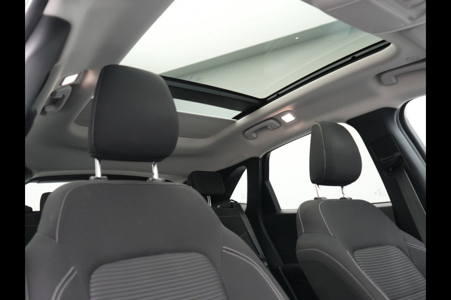 Ford Kuga 2.5 PHEV Titanium 225pk Dealer O.H. | Trekhaak Afn. | Panodak | Camera | Stoelen & Stuur Verwarmd | Apple Carplay | Keyless | Virtual | Cruise Control | Navigatie | DAB | Plug In Hybrid |