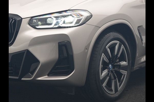 BMW iX3 M Sport 80 kWh 286pk Dealer O.H | Panodak | Adaptive Cruise | Camera | Lederen Sportstoelen Memory & Verwarmd | Sfeerverlichting | Blis | Apple Carplay | Navigatie | DAB | 19"L.M
