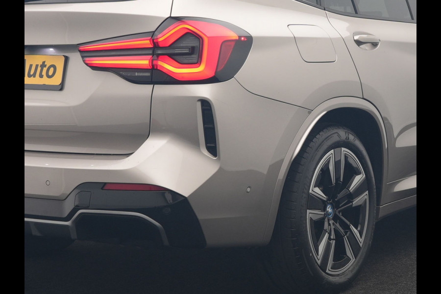 BMW iX3 M Sport 80 kWh 286pk Dealer O.H | Panodak | Adaptive Cruise | Camera | Lederen Sportstoelen Memory & Verwarmd | Sfeerverlichting | Blis | Apple Carplay | Navigatie | DAB | 19"L.M