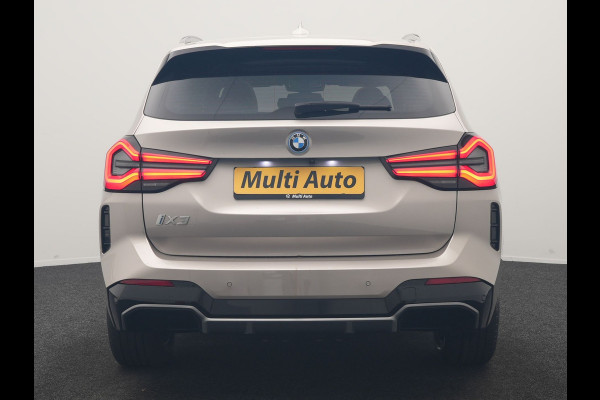 BMW iX3 M Sport 80 kWh 286pk Dealer O.H | Panodak | Adaptive Cruise | Camera | Lederen Sportstoelen Memory & Verwarmd | Sfeerverlichting | Blis | Apple Carplay | Navigatie | DAB | 19"L.M