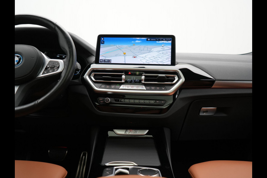 BMW iX3 M Sport 80 kWh 286pk Dealer O.H | Panodak | Adaptive Cruise | Camera | Lederen Sportstoelen Memory & Verwarmd | Sfeerverlichting | Blis | Apple Carplay | Navigatie | DAB | 19"L.M