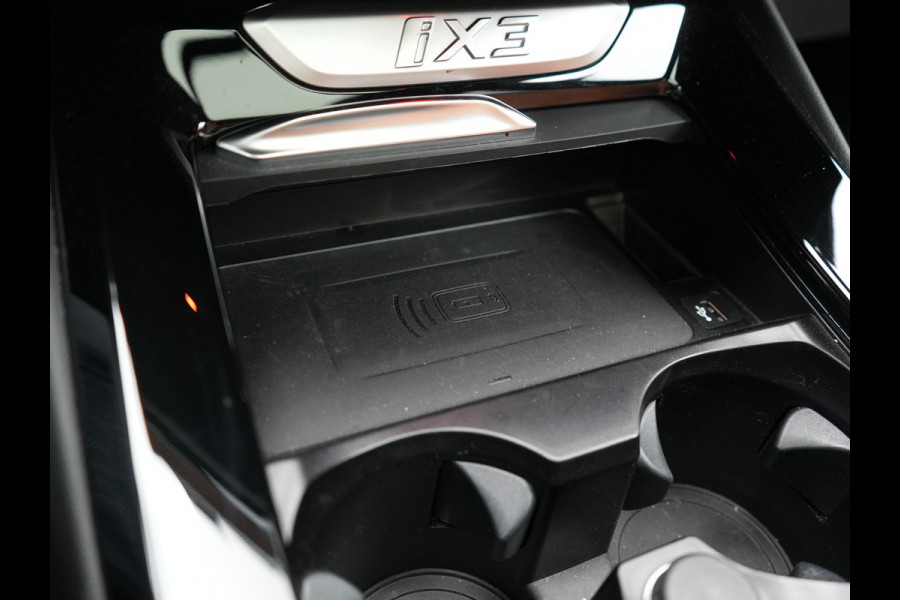 BMW iX3 M Sport 80 kWh 286pk Dealer O.H | Panodak | Adaptive Cruise | Camera | Lederen Sportstoelen Memory & Verwarmd | Sfeerverlichting | Blis | Apple Carplay | Navigatie | DAB | 19"L.M