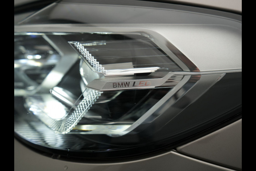 BMW iX3 M Sport 80 kWh 286pk Dealer O.H | Panodak | Adaptive Cruise | Camera | Lederen Sportstoelen Memory & Verwarmd | Sfeerverlichting | Blis | Apple Carplay | Navigatie | DAB | 19"L.M