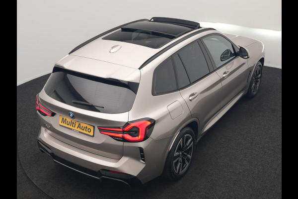 BMW iX3 M Sport 80 kWh 286pk Dealer O.H | Panodak | Adaptive Cruise | Camera | Lederen Sportstoelen Memory & Verwarmd | Sfeerverlichting | Blis | Apple Carplay | Navigatie | DAB | 19"L.M