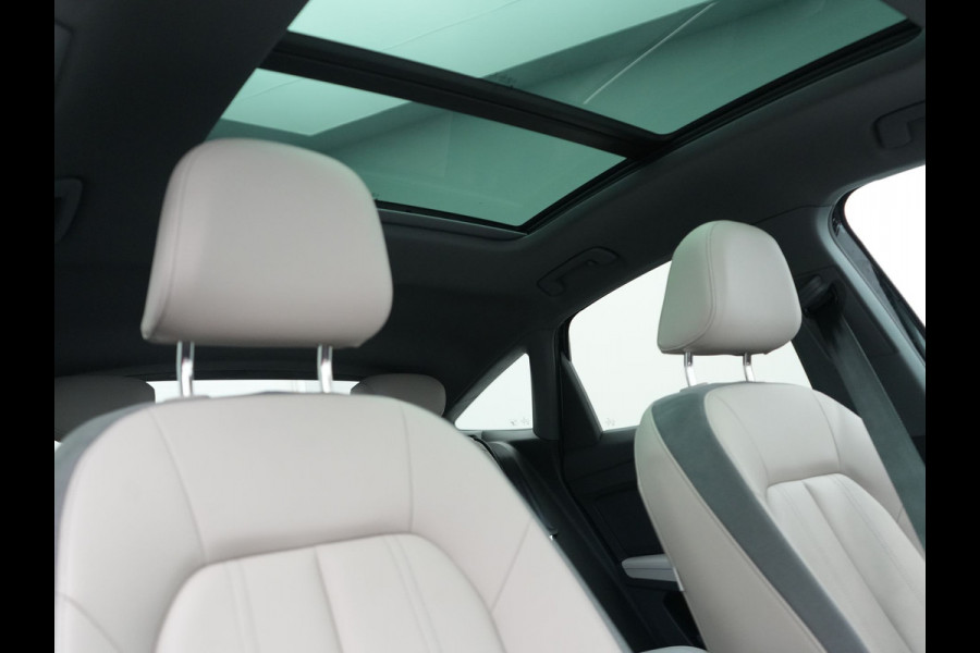 Audi Q4 Sportback e-tron 35 S Line 55 kWh 170pk Dealer O.H. | Panodak | Adaptive Cruise | Camera | Matrix LED | Lederen Comfortstoelen Verwarmd | Virtual Cockpit | Lane Assist | DAB | 21"L.M |