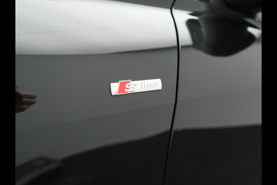 Audi Q4 Sportback e-tron 35 S Line 55 kWh 170pk Dealer O.H. | Panodak | Adaptive Cruise | Camera | Matrix LED | Lederen Comfortstoelen Verwarmd | Virtual Cockpit | Lane Assist | DAB | 21"L.M |