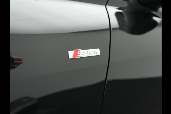 Audi Q4 Sportback e-tron 35 S Line 55 kWh 170pk Dealer O.H. | Panodak | Adaptive Cruise | Camera | Matrix LED | Lederen Comfortstoelen Verwarmd | Virtual Cockpit | Lane Assist | DAB | 21"L.M |