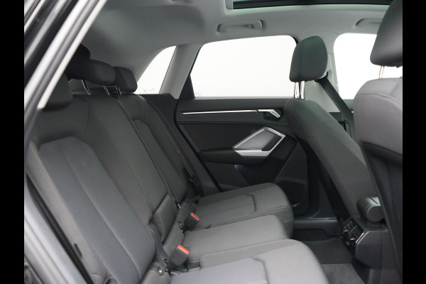 Audi Q3 45 TFSI e Advanced edition PHEV 245pk Dealer O.H | Panodak | 360 Camera | Blis | Voorstoelen Verwarmd | Sfeerverlichting | Cruise Control | DAB | Navigatie | Virtual | 17"L.M | Plug In Hybrid