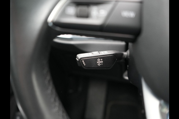 Audi Q3 45 TFSI e Advanced edition PHEV 245pk Dealer O.H | Panodak | 360 Camera | Blis | Voorstoelen Verwarmd | Sfeerverlichting | Cruise Control | DAB | Navigatie | Virtual | 17"L.M | Plug In Hybrid
