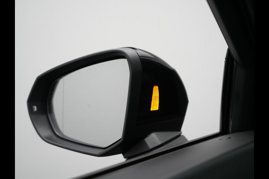 Audi Q3 45 TFSI e Advanced edition PHEV 245pk Dealer O.H | Panodak | 360 Camera | Blis | Voorstoelen Verwarmd | Sfeerverlichting | Cruise Control | DAB | Navigatie | Virtual | 17"L.M | Plug In Hybrid