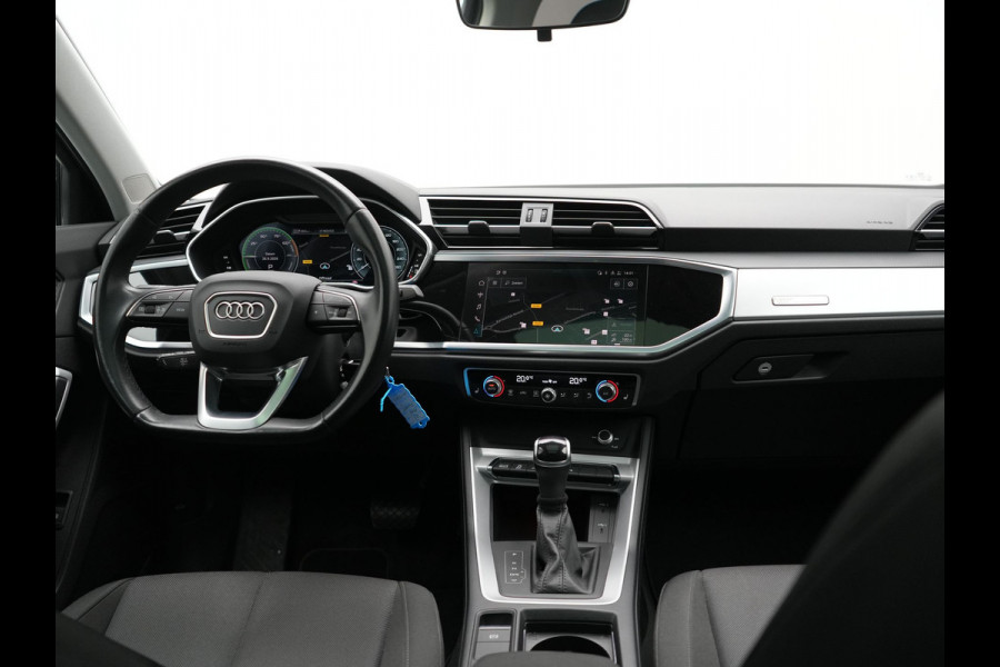 Audi Q3 45 TFSI e Advanced edition PHEV 245pk Dealer O.H | Panodak | 360 Camera | Blis | Voorstoelen Verwarmd | Sfeerverlichting | Cruise Control | DAB | Navigatie | Virtual | 17"L.M | Plug In Hybrid
