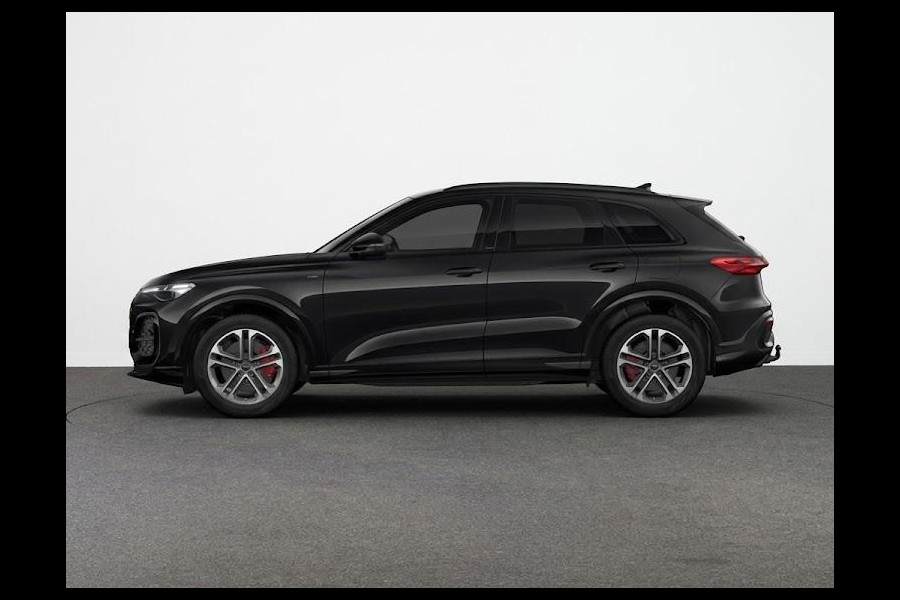 Audi Q5 S edition Competition e-hybrid 367 PK | Panorama-glasdak | MMI experience plus met B&O | Trekhaak, elektr. wegklapbaar | MMI bijrijdersdisplay |