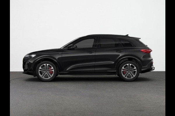 Audi Q5 S edition Competition e-hybrid 367 PK | Panorama-glasdak | MMI experience plus met B&O | Trekhaak, elektr. wegklapbaar | MMI bijrijdersdisplay |