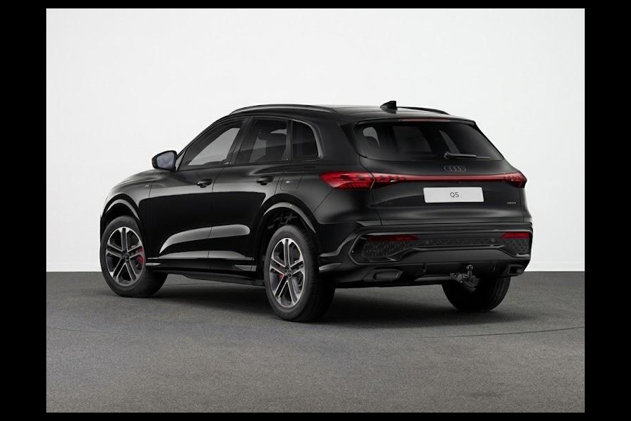 Audi Q5 S edition Competition e-hybrid 367 PK | Panorama-glasdak | MMI experience plus met B&O | Trekhaak, elektr. wegklapbaar | MMI bijrijdersdisplay |