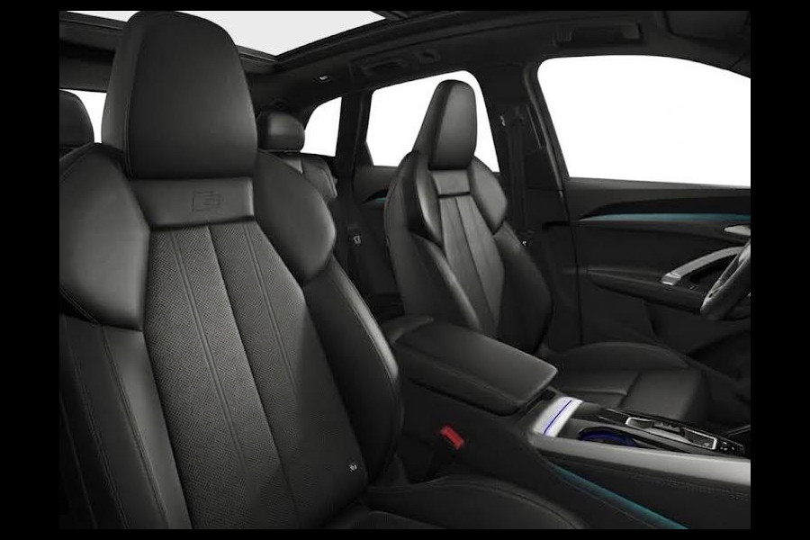 Audi Q5 S edition Competition e-hybrid 367 PK | Panorama-glasdak | MMI experience plus met B&O | Trekhaak, elektr. wegklapbaar | MMI bijrijdersdisplay |
