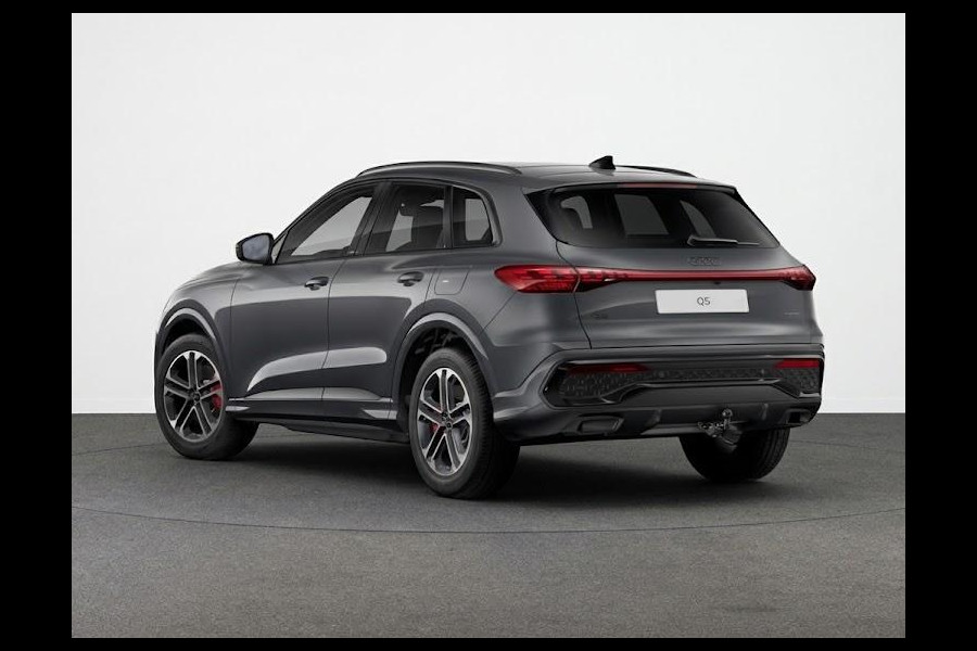 Audi Q5 S edition Competition e-hybrid 367 PK | Panorama-glasdak | MMI experience plus met B&O | Trekhaak, elektr. wegklapbaar | MMI bijrijdersdisplay |