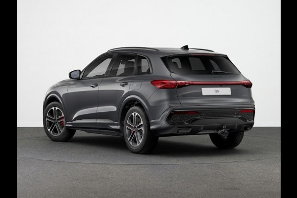 Audi Q5 S edition Competition e-hybrid 367 PK | Panorama-glasdak | MMI experience plus met B&O | Trekhaak, elektr. wegklapbaar | MMI bijrijdersdisplay |