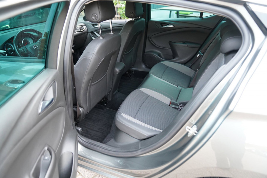 Opel Astra 1.2 Business Elegance|Prijs rijklaar incl. 12 mnd garantie| LMV DAB Camera Trekhaak PDC Navi