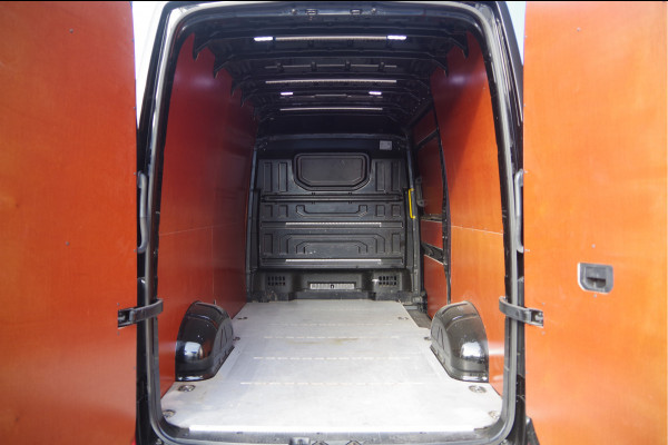 Volkswagen Crafter 35 2.0 TDI L3H3(L2H2) Highline 177PK AUT. LED, TREKHAAK, STOELVERWARMING, CAMERA, NAVI, CRUISE, AIRCO, VOORRUIT VERWARMING