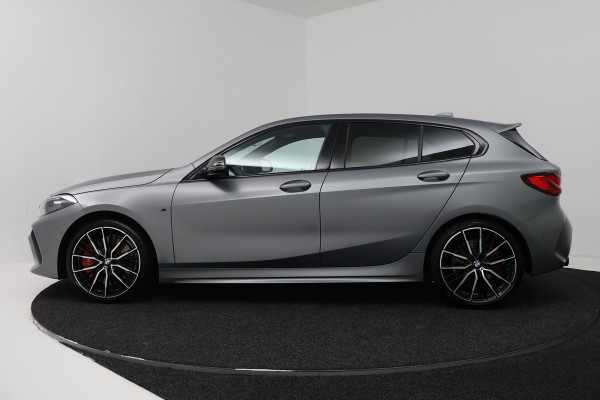 BMW 1-serie 118i Introduction Edition (PANORAMADAK, STOELVERWARMING, HK AUDIO, CAMERA, DEALER ONDERHOUDEN))