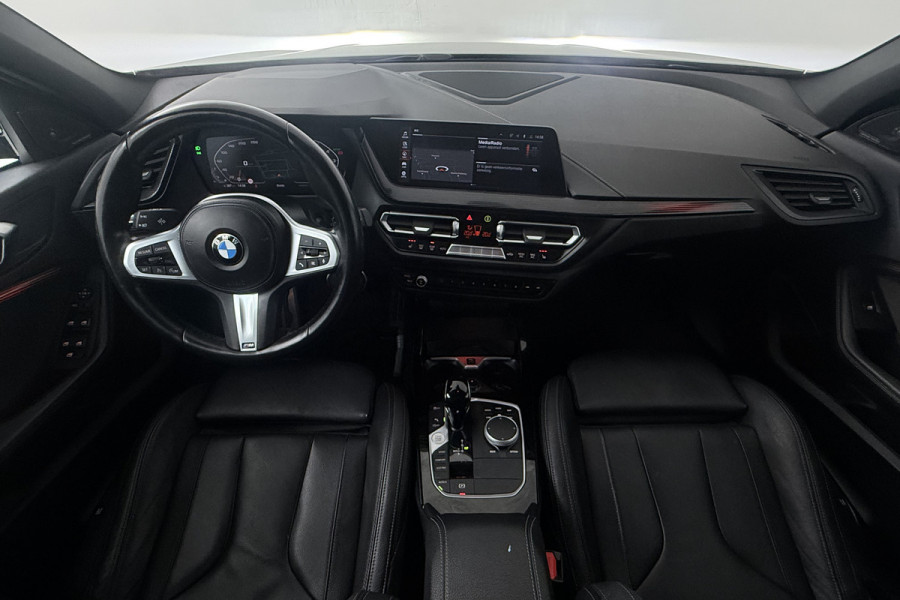 BMW 1-serie 118i Introduction Edition (PANORAMADAK, STOELVERWARMING, HK AUDIO, CAMERA, DEALER ONDERHOUDEN))