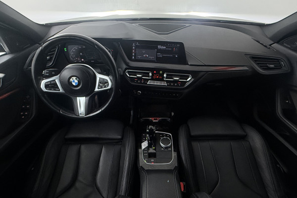 BMW 1-serie 118i Introduction Edition (PANORAMADAK, STOELVERWARMING, HK AUDIO, CAMERA, DEALER ONDERHOUDEN))