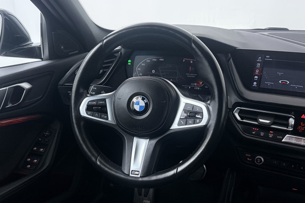 BMW 1-serie 118i Introduction Edition (PANORAMADAK, STOELVERWARMING, HK AUDIO, CAMERA, DEALER ONDERHOUDEN))