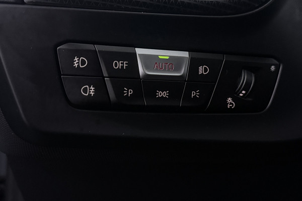 BMW 1-serie 118i Introduction Edition (PANORAMADAK, STOELVERWARMING, HK AUDIO, CAMERA, DEALER ONDERHOUDEN))