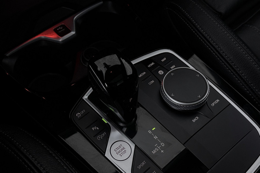 BMW 1-serie 118i Introduction Edition (PANORAMADAK, STOELVERWARMING, HK AUDIO, CAMERA, DEALER ONDERHOUDEN))