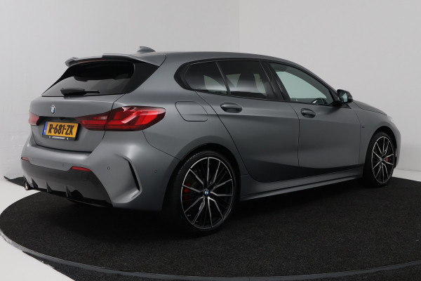 BMW 1-serie 118i Introduction Edition (PANORAMADAK, STOELVERWARMING, HK AUDIO, CAMERA, DEALER ONDERHOUDEN))