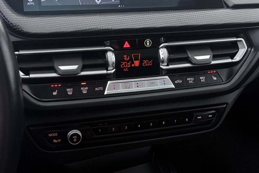 BMW 1-serie 118i Introduction Edition (PANORAMADAK, STOELVERWARMING, HK AUDIO, CAMERA, DEALER ONDERHOUDEN))