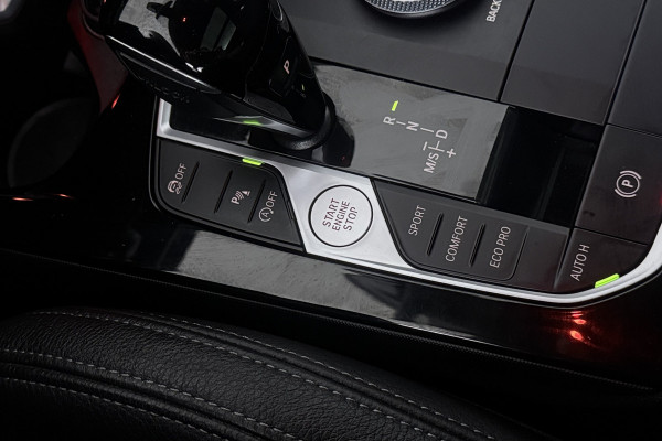 BMW 1-serie 118i Introduction Edition (PANORAMADAK, STOELVERWARMING, HK AUDIO, CAMERA, DEALER ONDERHOUDEN))