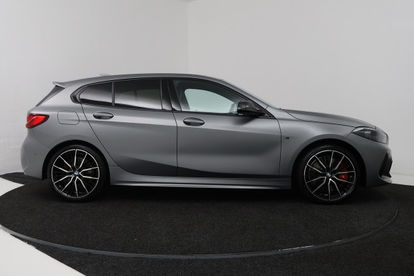 BMW 1-serie 118i Introduction Edition (PANORAMADAK, STOELVERWARMING, HK AUDIO, CAMERA, DEALER ONDERHOUDEN))